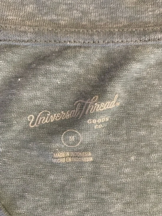 💜 Universal Thread Basic Tee - Picture 2 of 2